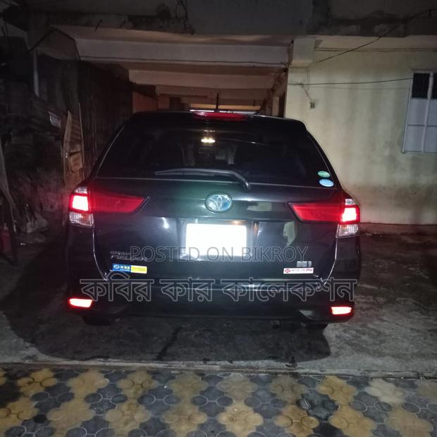 Toyota Corolla Fielder 2017 Black