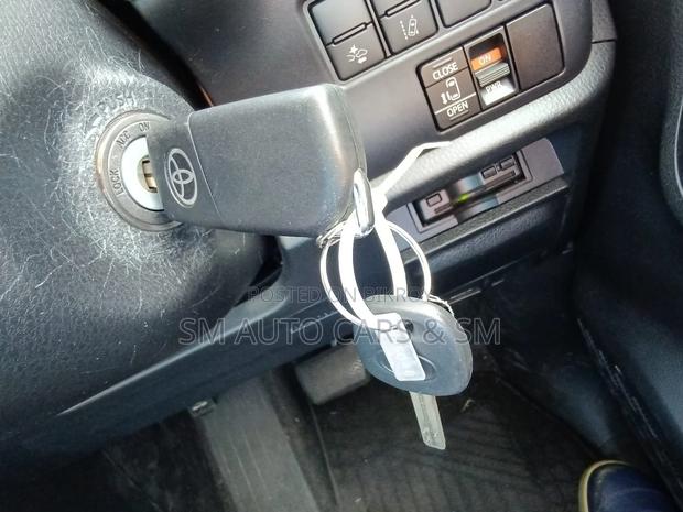 Toyota Noah 2021 Silver