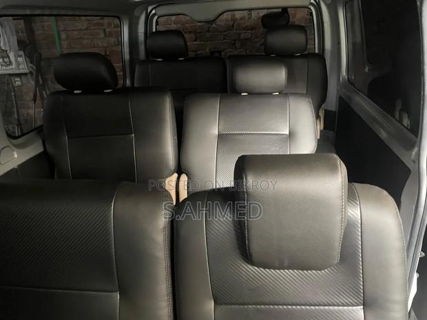 Toyota HiAce 2018 Silver