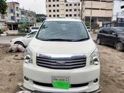 Toyota Noah 2.0 143hp AWD (7 Seater) 2012 Pearl for sale