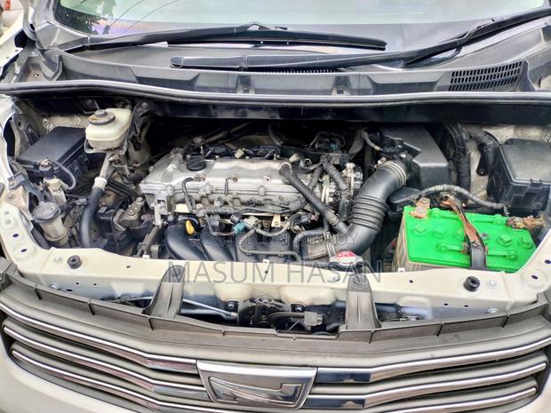 Toyota Noah 2.0 143hp AWD (7 Seater) 2012 Pearl