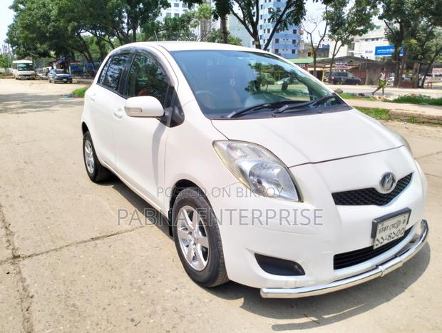 Toyota Vitz 2009 White