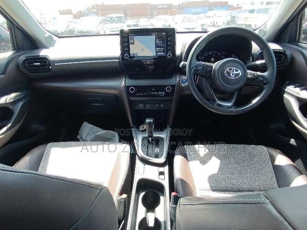 New Toyota Yaris Cross 1.5 Hybrid AWD 2021 Red