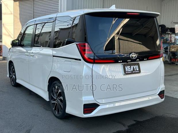 Toyota Noah 2022 Pearl