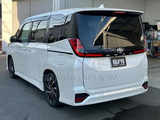 Toyota Noah 2022 Pearl