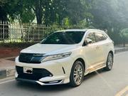 Toyota Harrier 2.0 2018 Pearl for sale