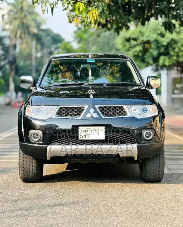 Mitsubishi Pajero 2015 Black