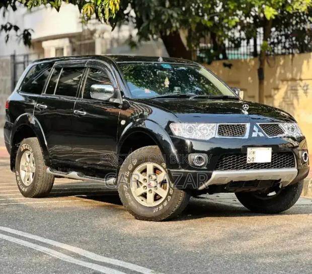 Mitsubishi Pajero 2015 Black