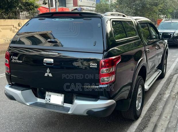 Mitsubishi Pajero 2017 Black