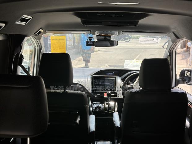 Toyota Esquire 2.0 FWD (7 Seater) 2020 Black
