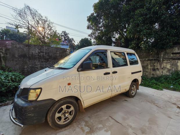Toyota Noah 2003 White
