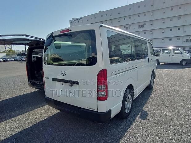 Toyota HiAce 2021 White