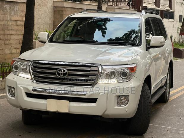 Toyota Land Cruiser 5.7 V8 2015 Pearl