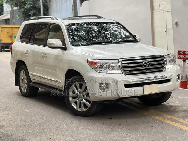 Toyota Land Cruiser 5.7 V8 2015 Pearl