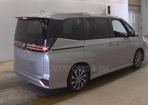Toyota Voxy 2022 Gray