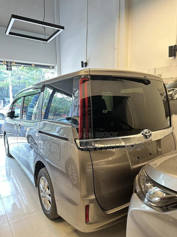 Toyota Noah 1.8 FWD Hybrid (7 Seater) 2021 Brown