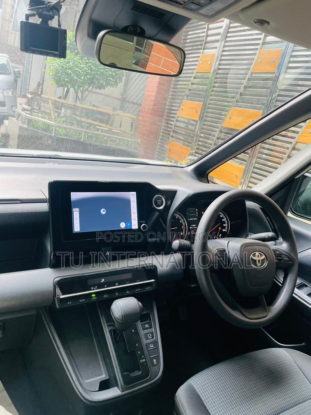 Toyota Noah 2022 Pearl
