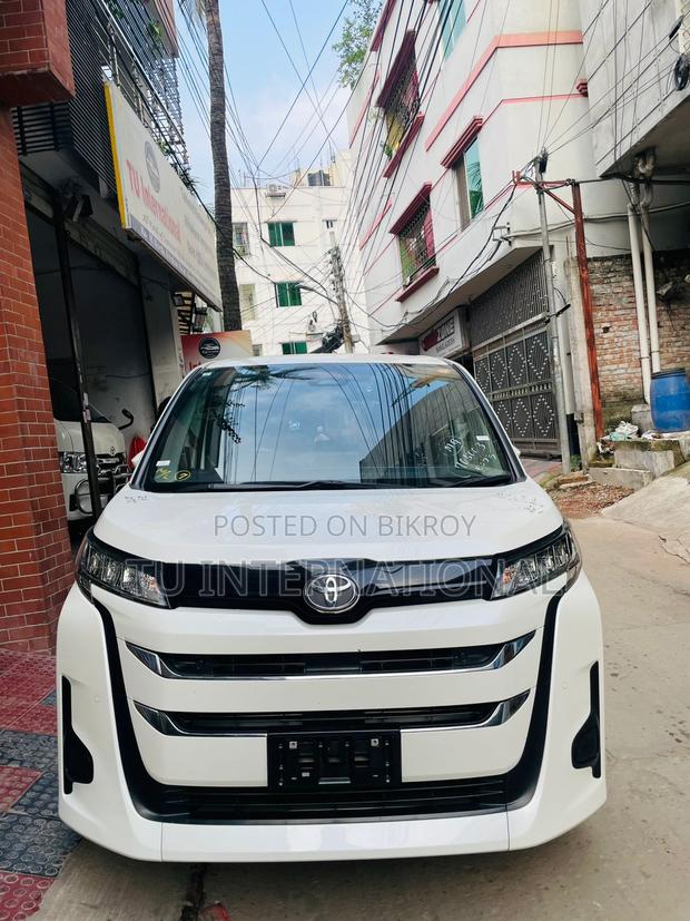 Toyota Noah 2022 Pearl