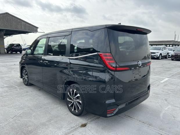 Toyota Noah 2022 Black