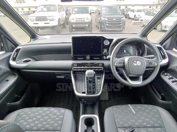 Toyota Voxy 2022 Gray