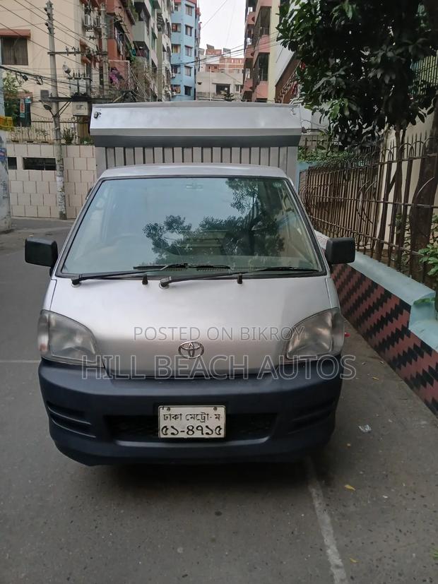 Toyota Lite-Ace 2004 White