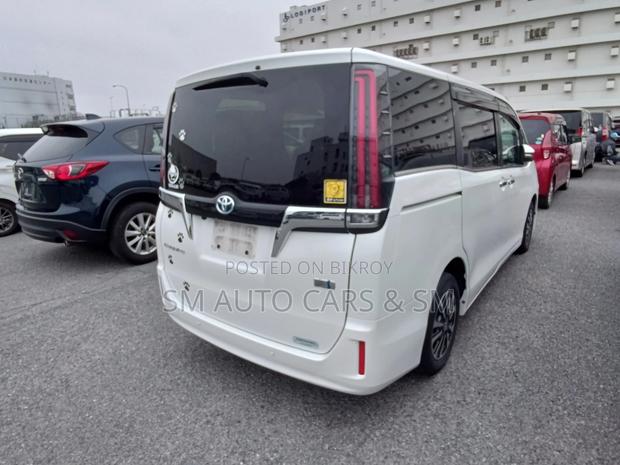 Toyota Esquire 1.8 FWD Hybrid (7 Seater) 2021 Pearl