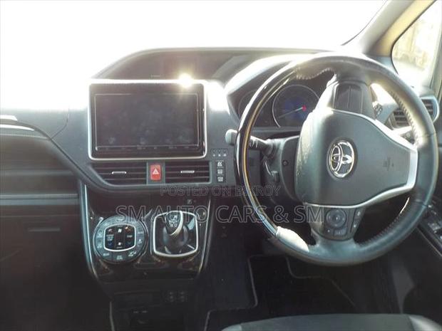 Toyota Esquire 1.8 FWD Hybrid (7 Seater) 2021 Blue