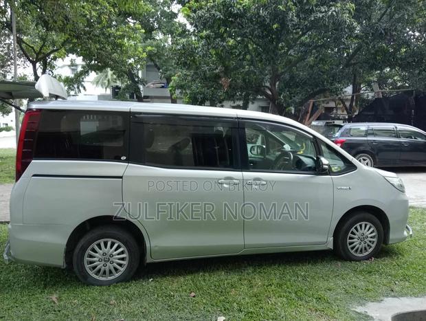 Toyota Noah 2016 Silver