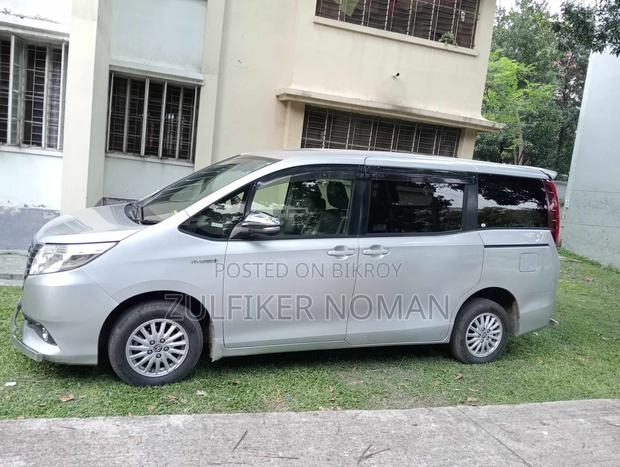 Toyota Noah 2016 Silver