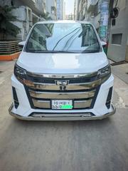 Toyota Noah 2017 Pearl for sale