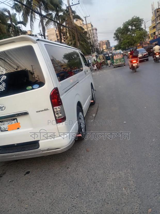 Toyota HiAce 2015 Pearl