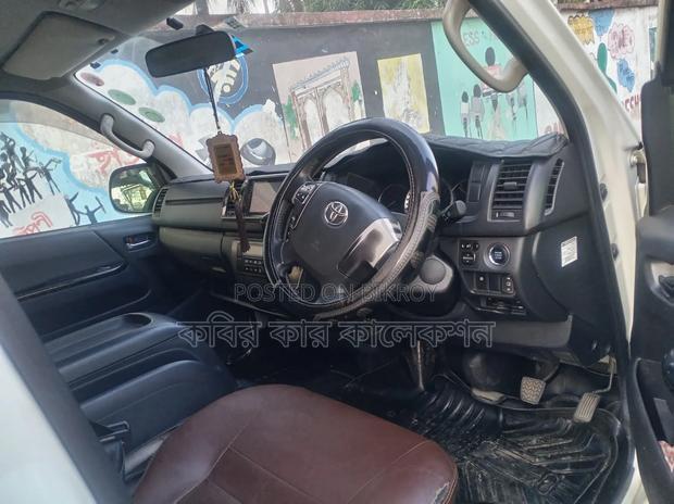 Toyota HiAce 2015 Pearl