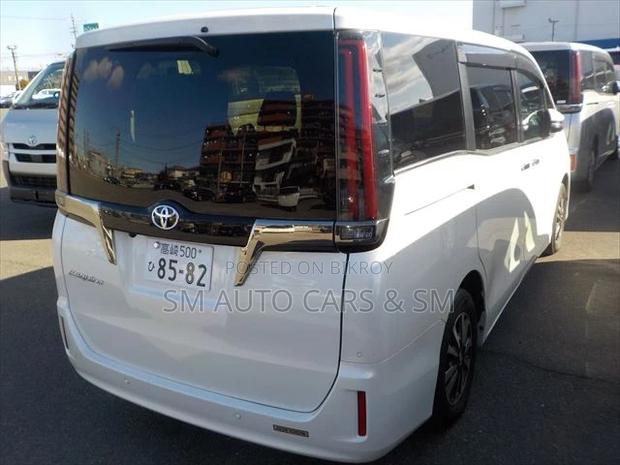 Toyota Esquire 2.0 FWD (7 Seater) 2021 Pearl
