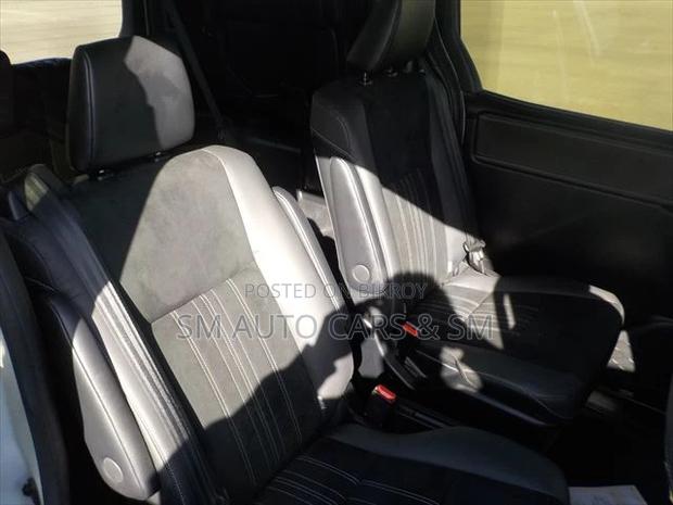 Toyota Esquire 2.0 FWD (7 Seater) 2021 Pearl