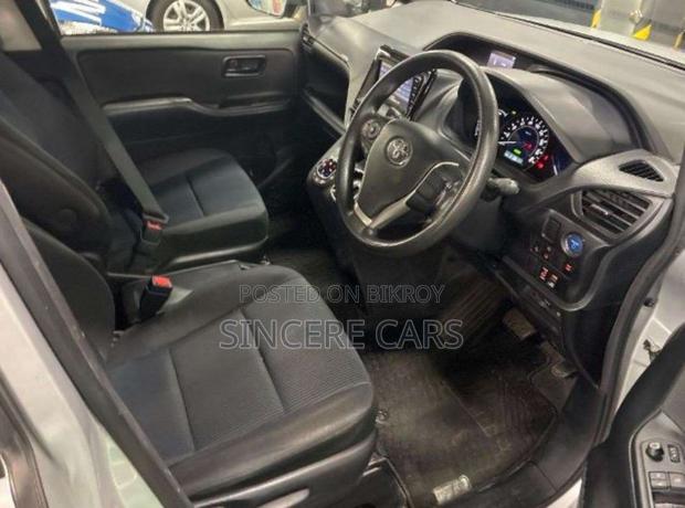 Toyota Noah 2021 Silver