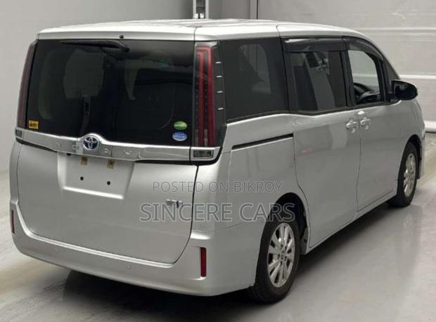 Toyota Noah 2021 Silver