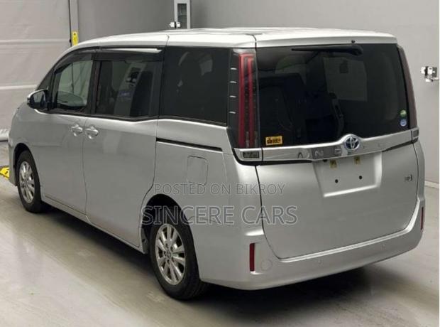 Toyota Noah 2021 Silver
