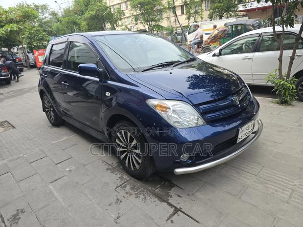 Toyota IST 2004 Blue