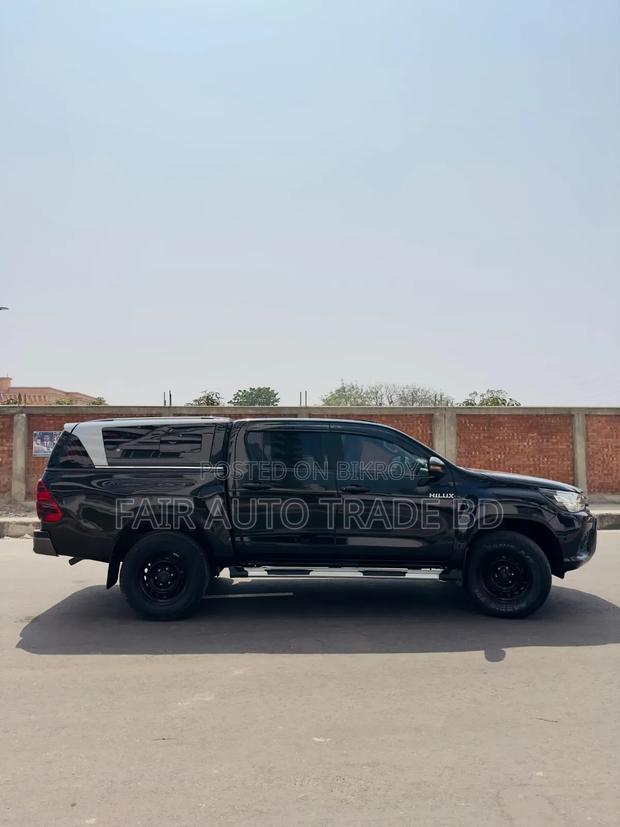 Toyota Hilux Revo Double Cab Deisel 2.4 RWD 2018 Black