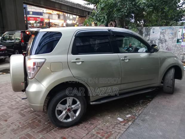 Toyota Rush 1.5 AWD 2011 Gold