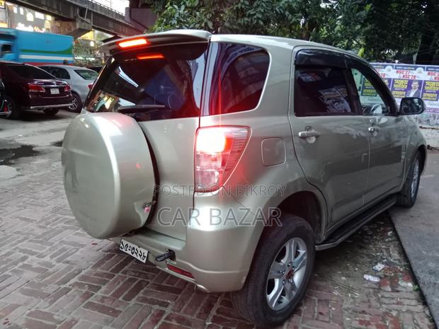 Toyota Rush 1.5 AWD 2011 Gold