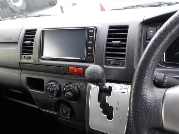 Toyota HiAce 2021 Silver