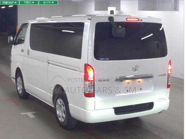 Toyota HiAce 2021 White