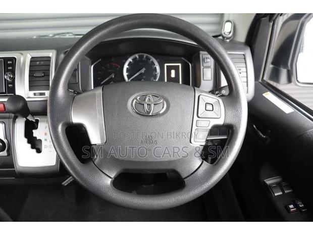 Toyota HiAce 2021 White