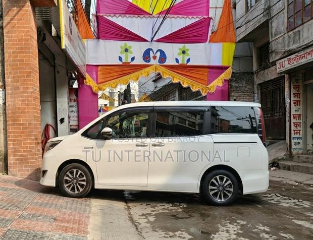 Toyota Esquire 1.8 FWD Hybrid (7 Seater) 2020 Pearl