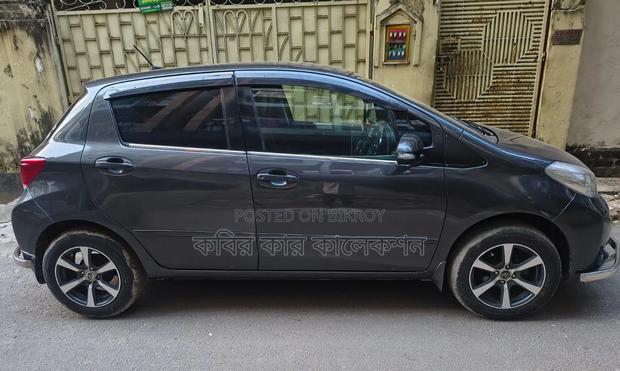 Toyota Vitz 2011 Gray