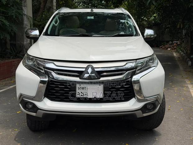 Mitsubishi Pajero 2016 White