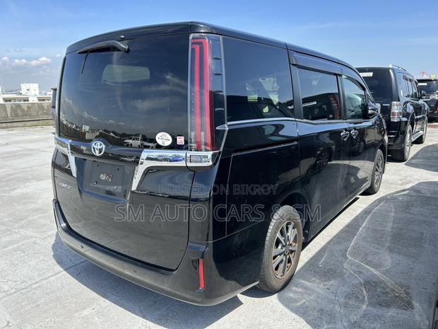 Toyota Esquire 2.0 FWD (8 Seater) 2021 Black