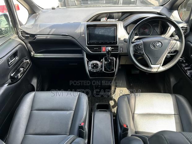 Toyota Esquire 2.0 FWD (8 Seater) 2021 Black