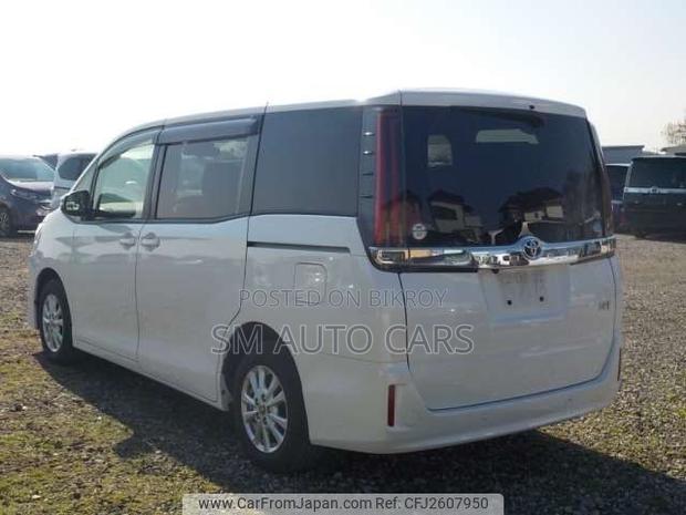 Toyota Noah 1.8 FWD Hybrid (7 seater) 2021 White